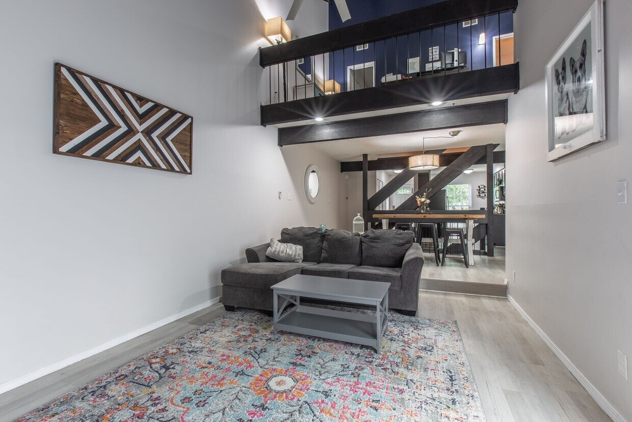 Primary Photo - Charming town home in Park Hill School Dis...