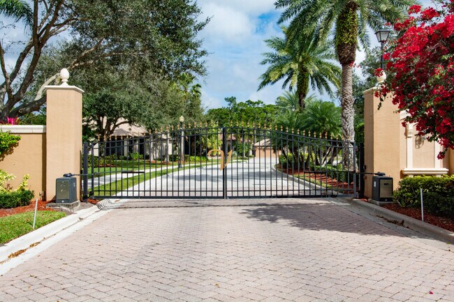 Building Photo - 801 SW Classico Ct