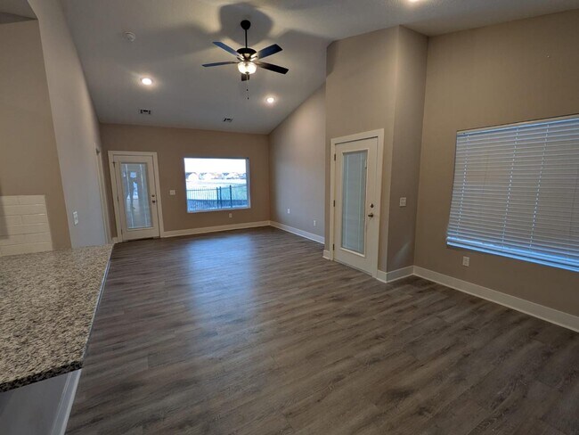 Foto del edificio - 5224 N Cypress Cir