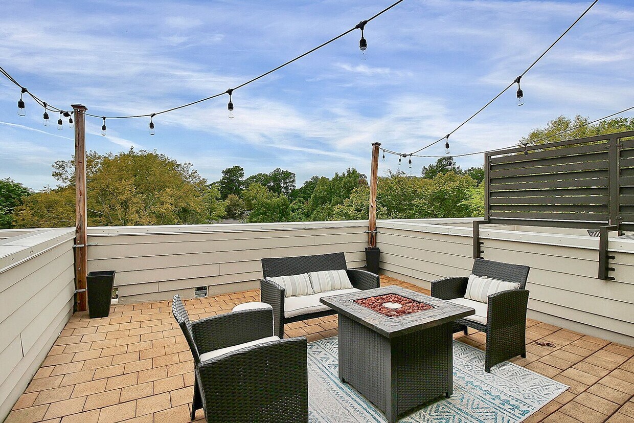 Foto principal - 323 Uptown West Drive
