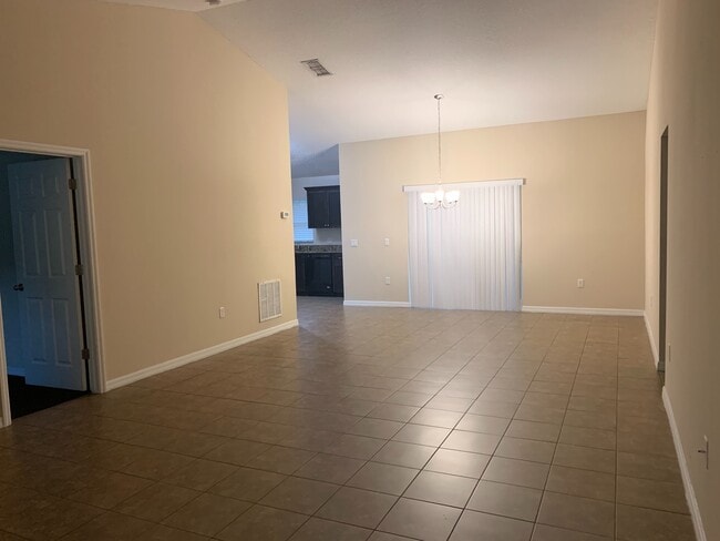 Building Photo - MOVE IN SPECIAL- Nice 3 bedroom 2 bath dup...