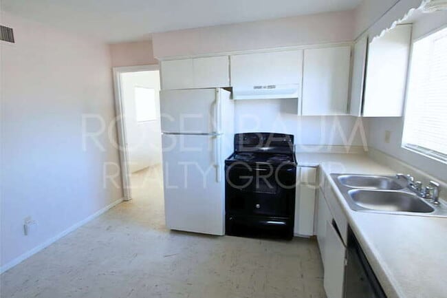 Foto del edificio - 1000 N Pueblo Dr