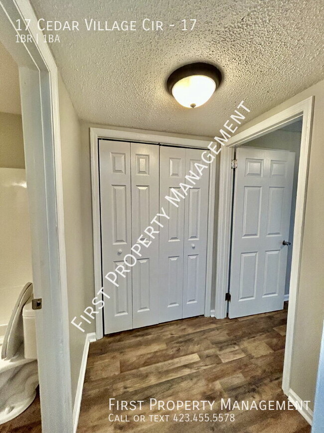 Building Photo - 17 Cedar Village Cir