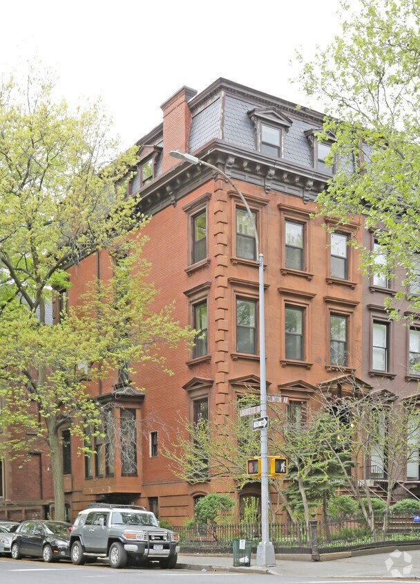 Primary Photo - 340 Clinton Ave