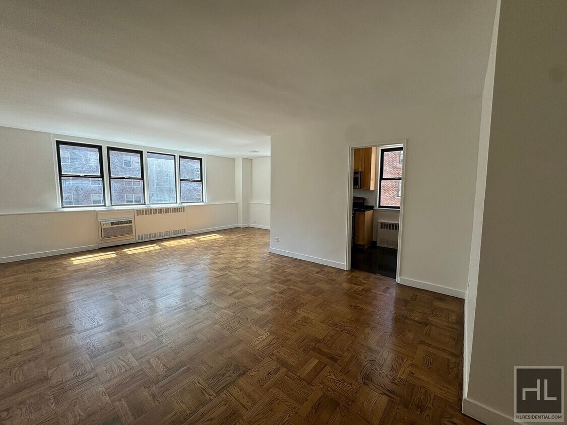 Primary Photo - EXTRA LARGE 1 BED IN PRIME YORKVILLE LOCAT...