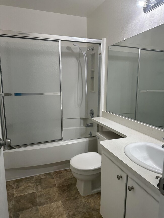 Building Photo - 100 Balcaro Way