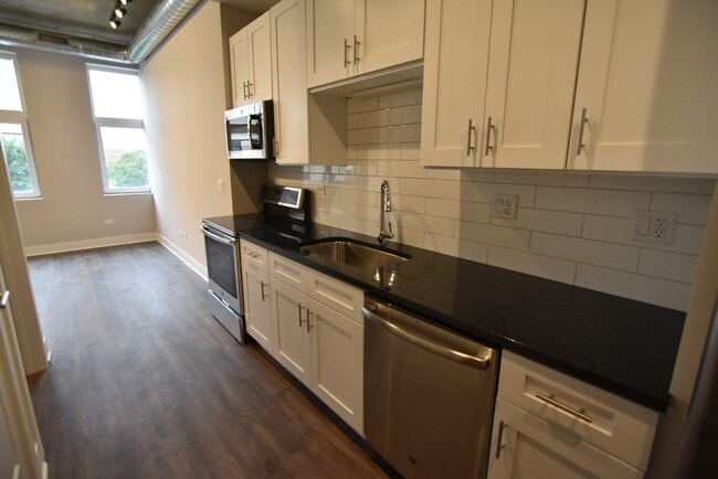 Photo - 3810 N Broadway Apartment