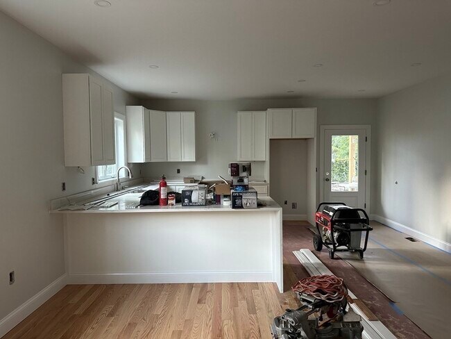 Building Photo - 13 Willow Ave