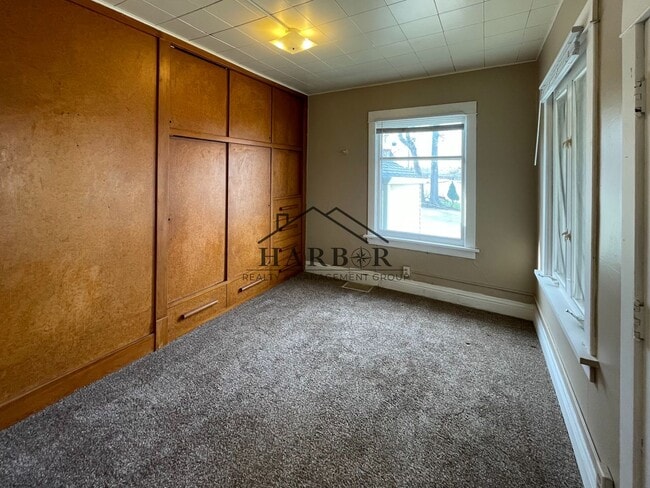 Building Photo - Urban Retreat: 1-BR Near Top Dining, Trails & Downtown