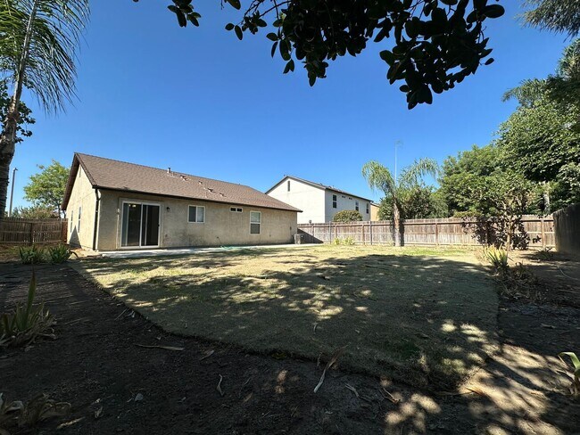 Building Photo - SW Visalia Home coming soon!!