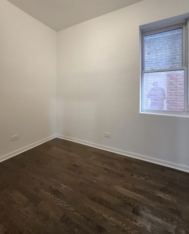 Building Photo - 1941 W 21st Pl