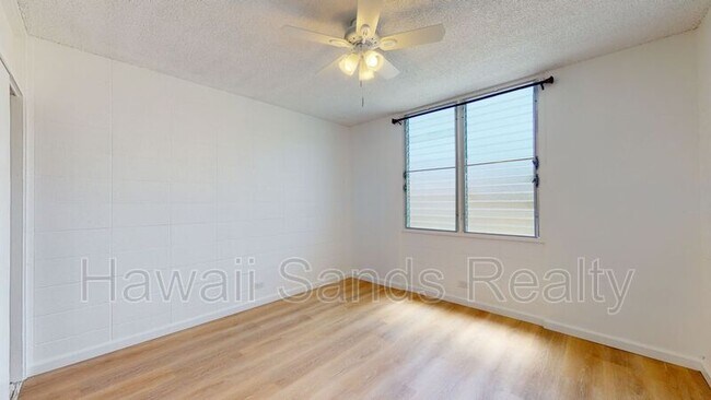 Building Photo - 3410 Leahi Ave