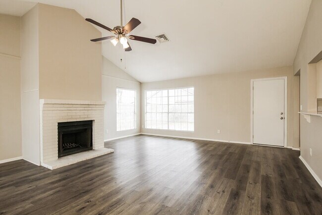 Foto del edificio - 6529 N 74th Dr