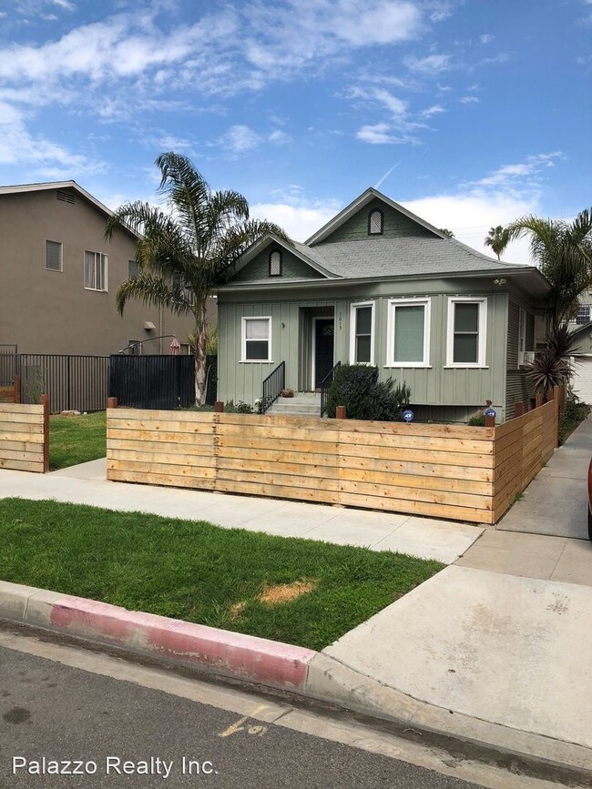 Building Photo - 1615-1617 E Appleton St