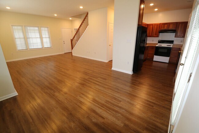 Building Photo - First month's RENT FREE!  3 Bedroom 3 Bath House Next to Campus