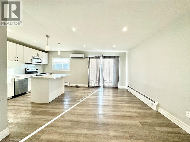 Building Photo - 413 Hazel St