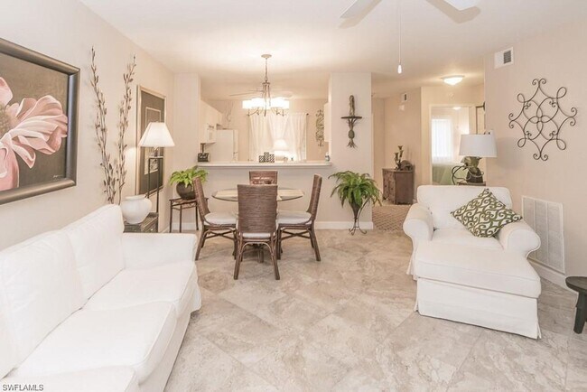 Foto del edificio - ***SEASONAL FURNISHED***Escape the cold and stay at Crown Pointe*** 2/2 Fully Furnished Condo***