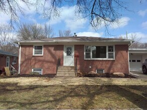 Building Photo - 3924 D St