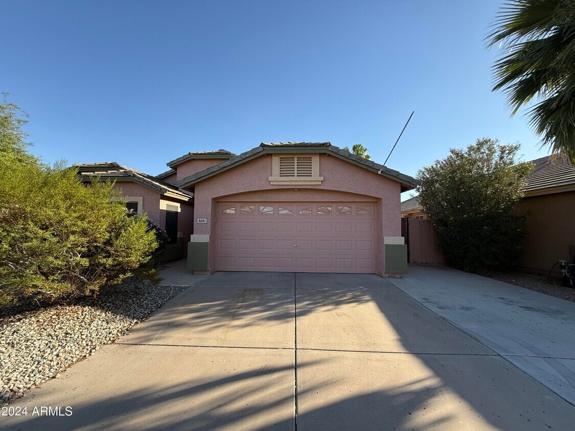Primary Photo - 9641 E Onza Ave