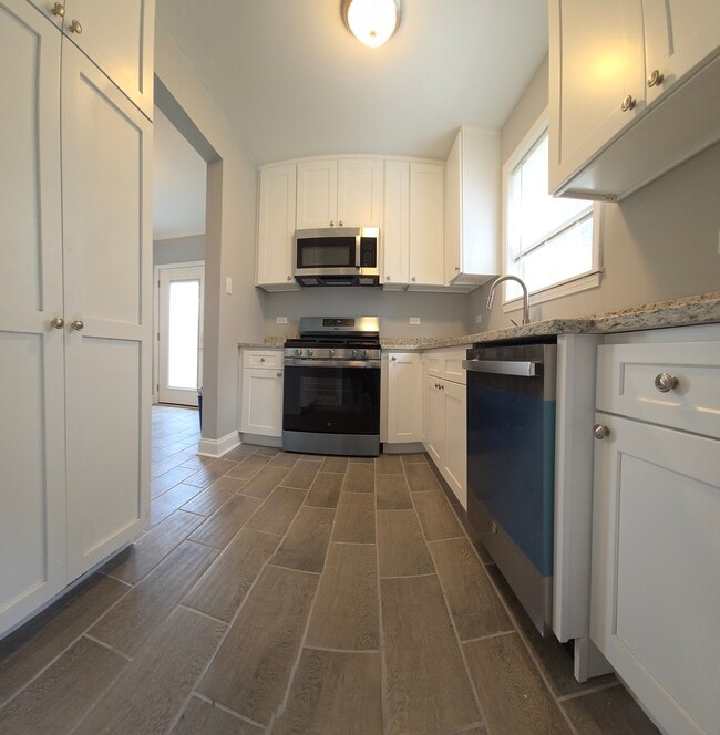 Kitchen with separate dining room - 2103 S 20th Ave