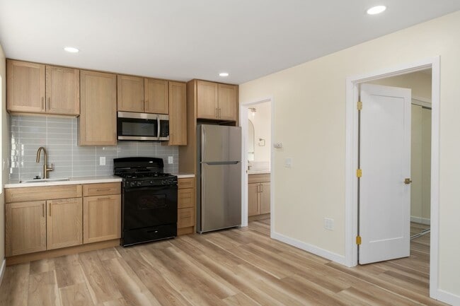 Building Photo - 3030 Skipper St