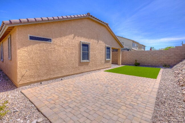 Building Photo - 8291 E Magee Hill Loop