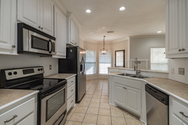 Building Photo - 122 Beechwood Cir