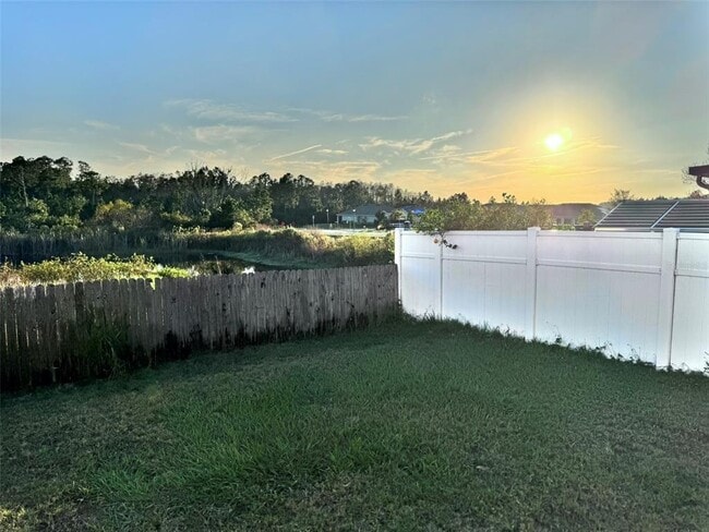 Building Photo - 664 Canna Dr