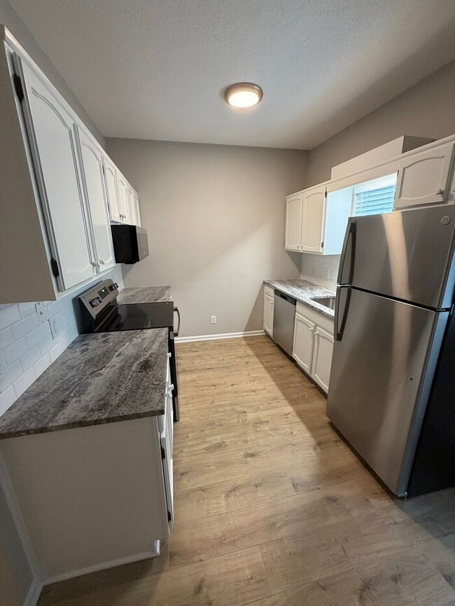 Building Photo - @ Bedrooms 1.5 Bath