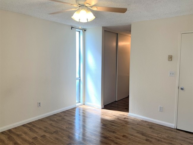 Building Photo - Centrally located Serra Mesa Condo
