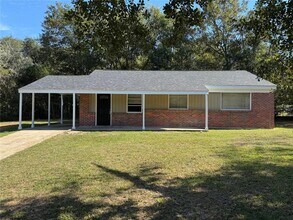Building Photo - 401 Elmwood Dr
