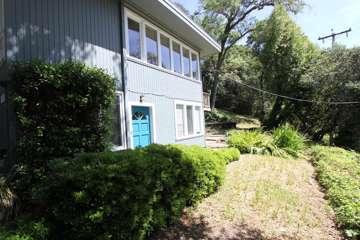 Primary Photo - 1671 S Fitch Mountain Rd