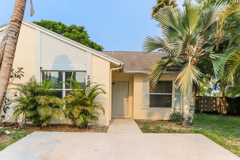 Primary Photo - 265 Palmetto Ct