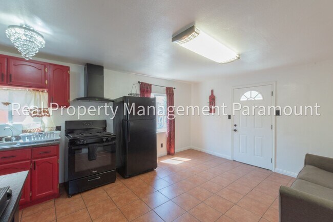 Building Photo - 1362 E 61st St