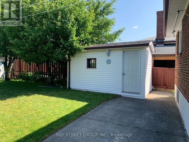 Building Photo - 126 Cass Ave