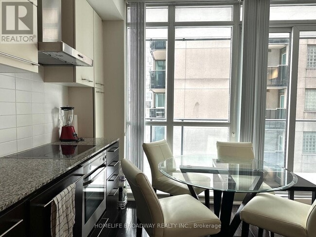 Building Photo - 770 Bay St.