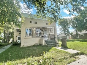 Building Photo - 421 E 9th Ave