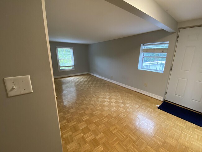 Building Photo - 419 Noelton Dr SW