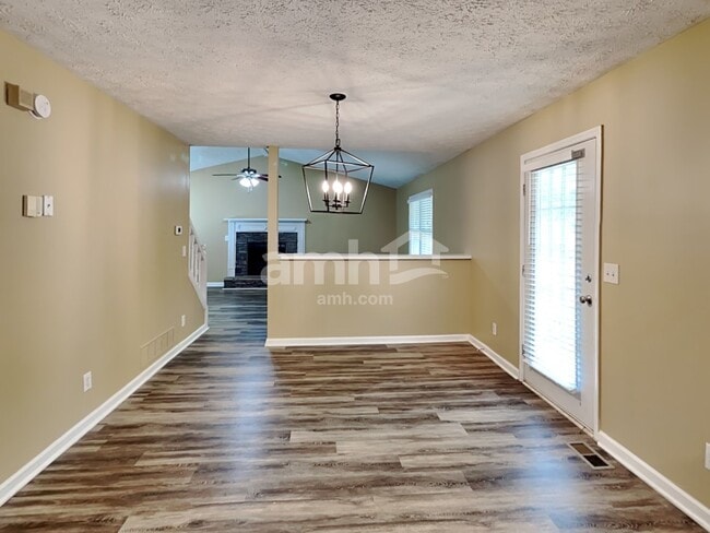 Building Photo - 1005 Whispering Woods Dr