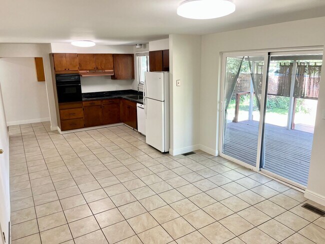 Building Photo - Beautiful 5 Bedroom, 3 Bathroom Family Home in Cottonwood Heights
