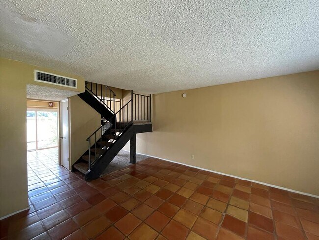 Foto del edificio - 9611 Blue Creek Ln