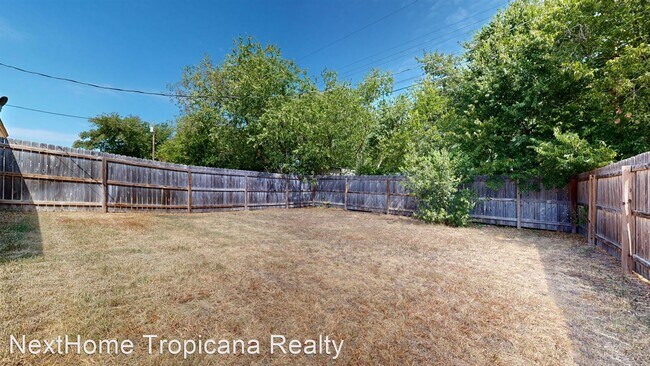 Building Photo - 3 br, 2 bath House - 1423 Tejas Trl #B