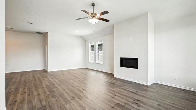 Foto del edificio - Welcome to this stunning 4-bed, 2-bath home with flex space, style, and comfort throughout!