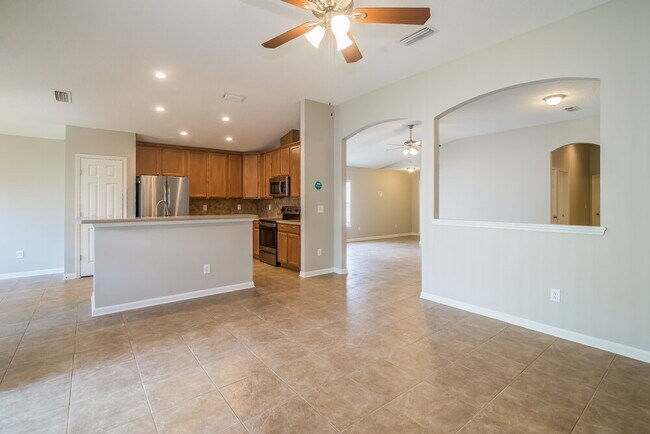 Building Photo - 2109 S Cranbrook Ave