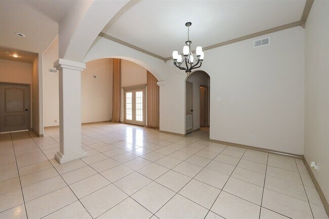 Foto del edificio - 305 Lake Clark Ct