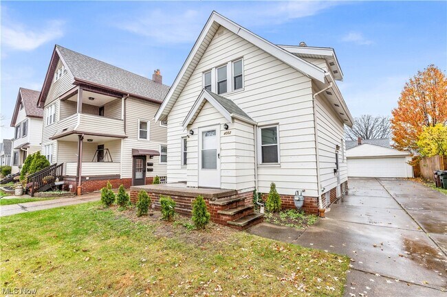Foto del edificio - 4002 Maplecrest Ave