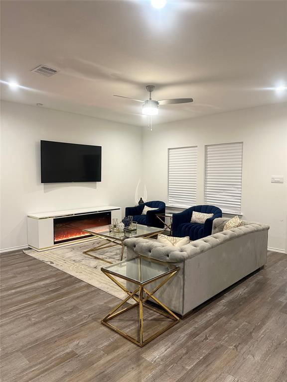 Building Photo - 807 Brazos Trl