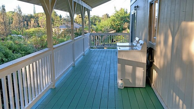 Foto del edificio - Beautiful Oceanfront 3 Bedroom Unit on Kal...