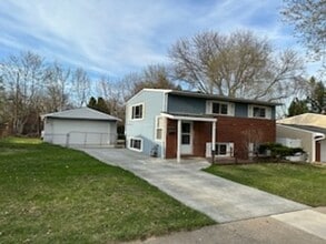 Building Photo - 754 Panorama Dr