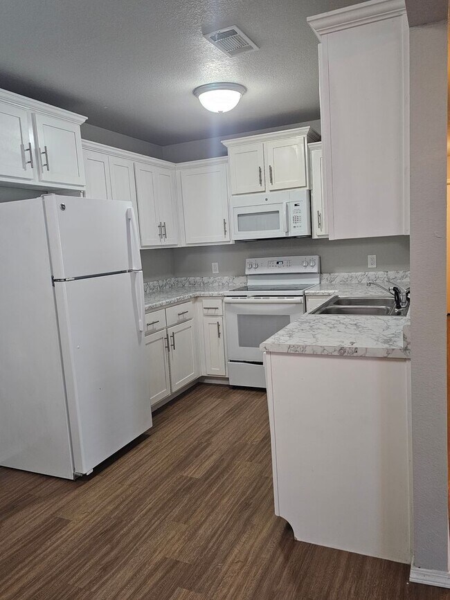 Foto del edificio - 2107b Ingalls Ln
